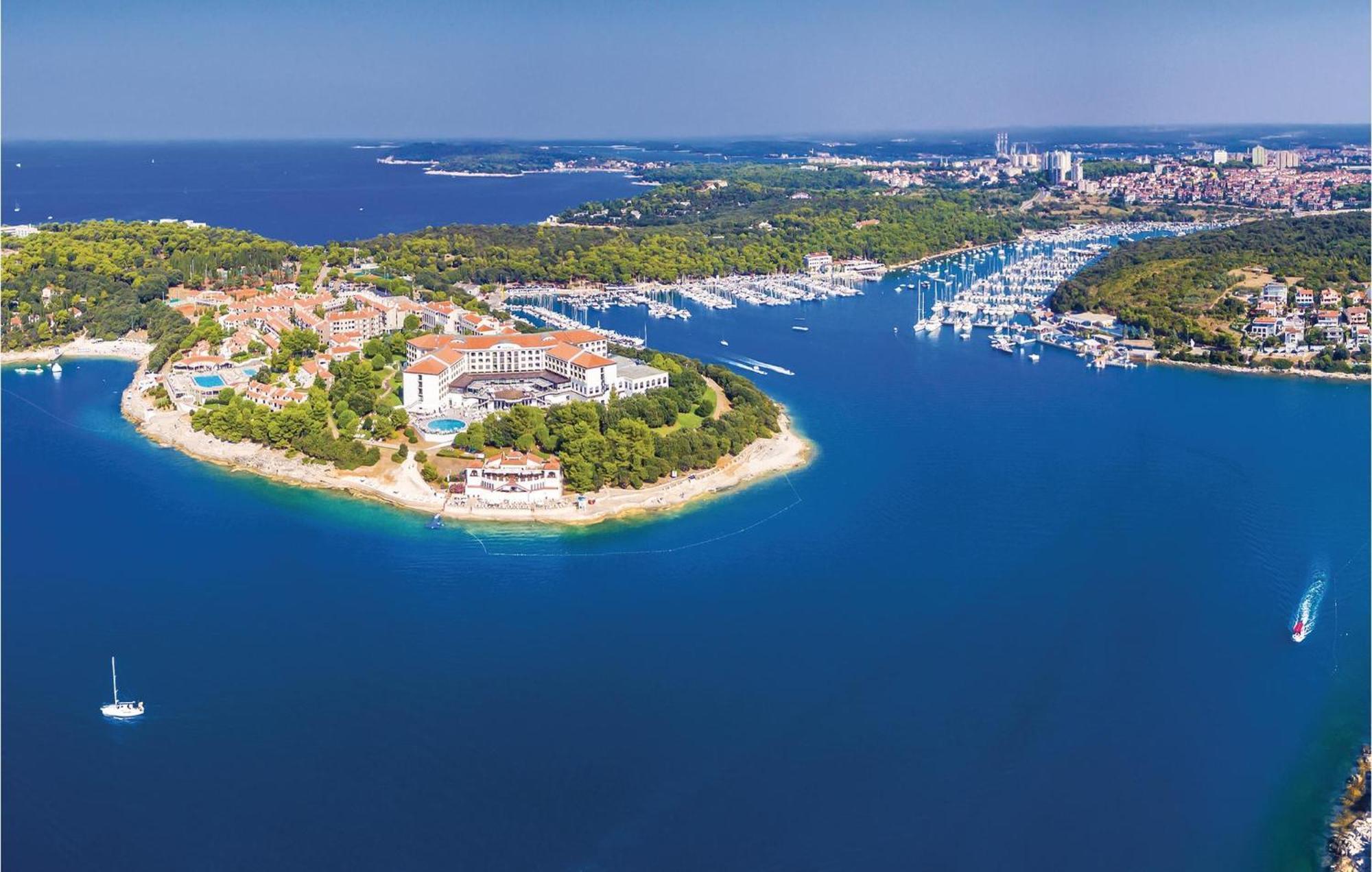 Awesome Apartment In Pula With Wifi エクステリア 写真
