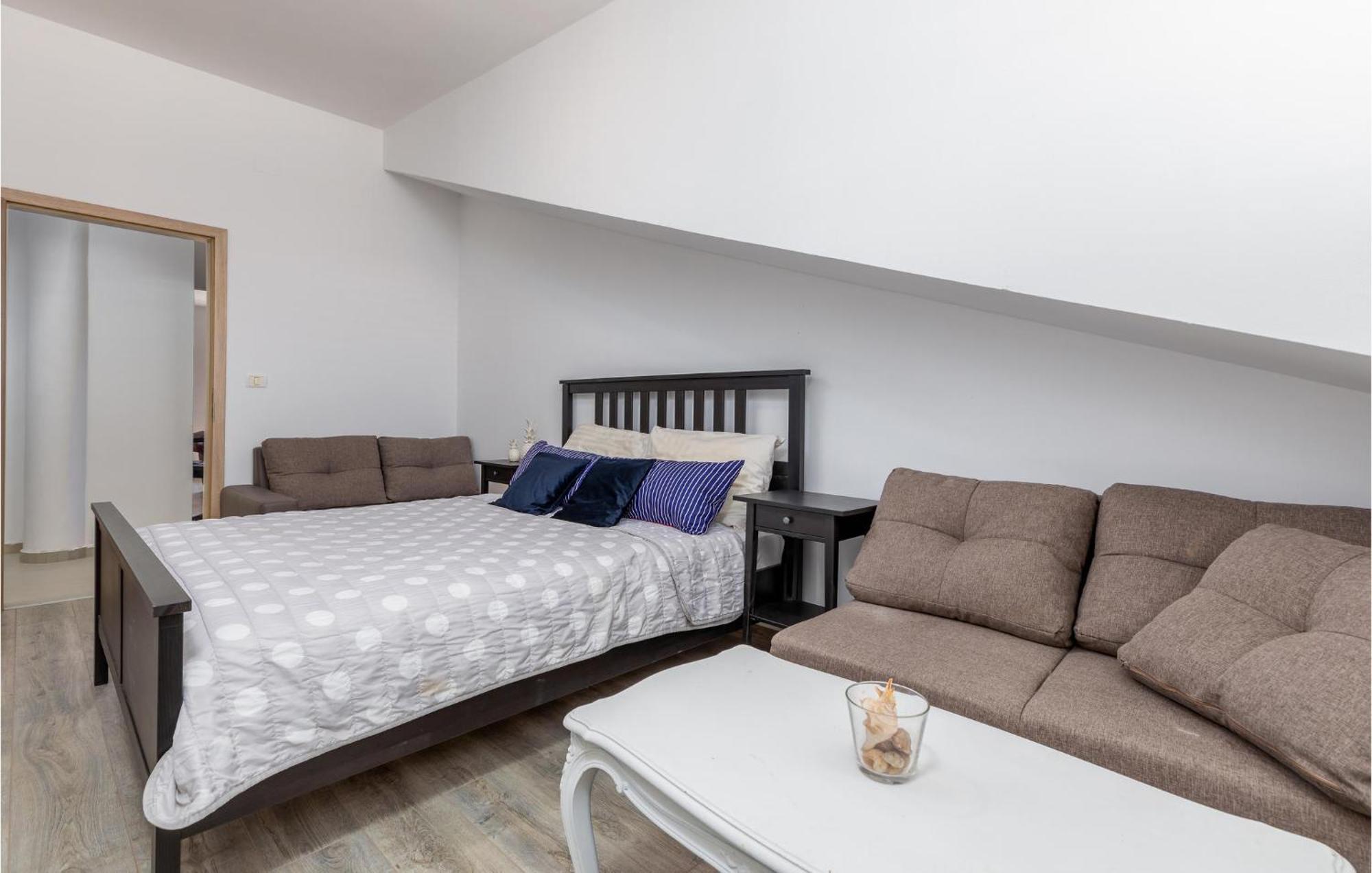Awesome Apartment In Pula With Wifi エクステリア 写真
