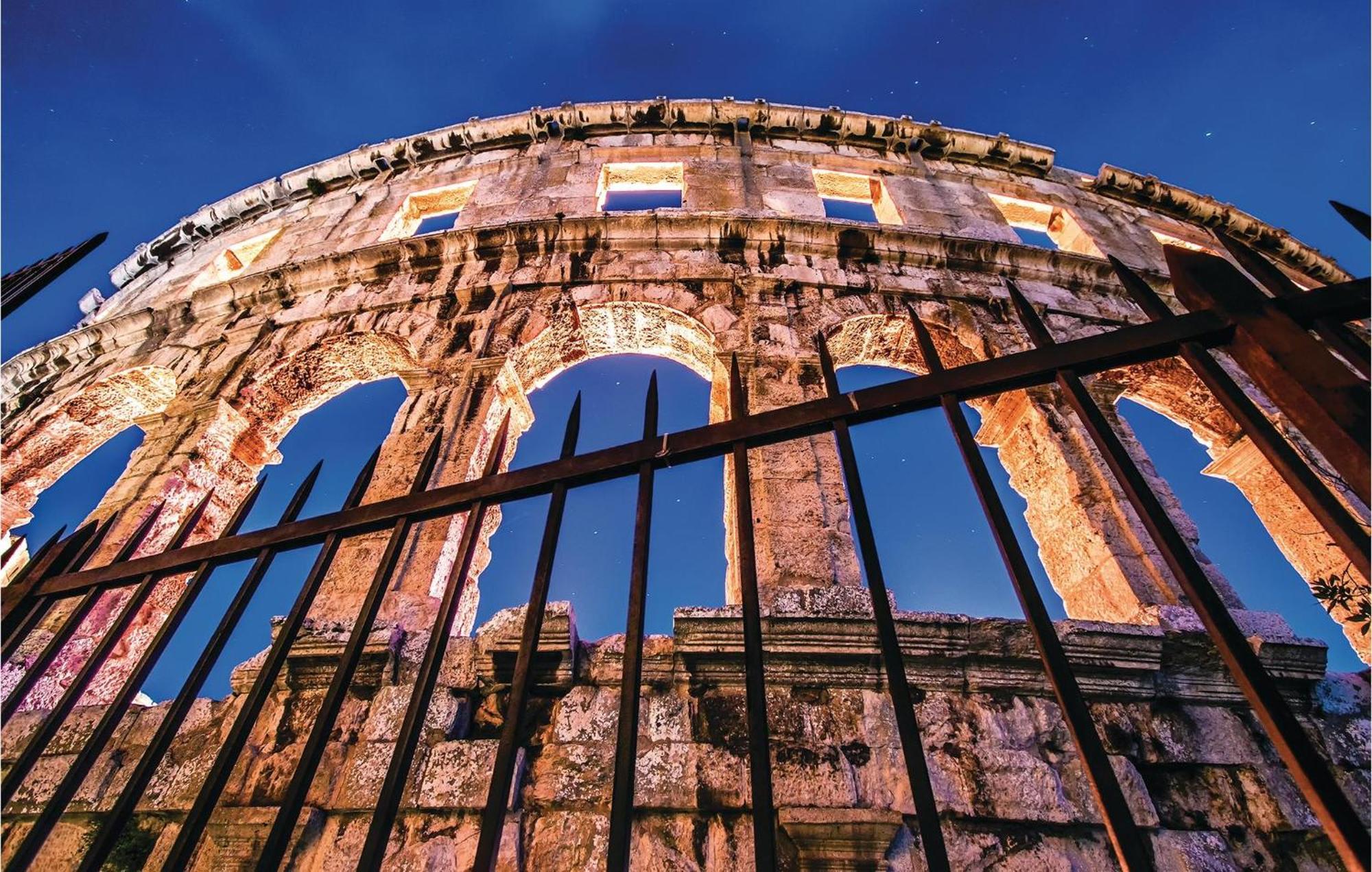 Awesome Apartment In Pula With Wifi エクステリア 写真